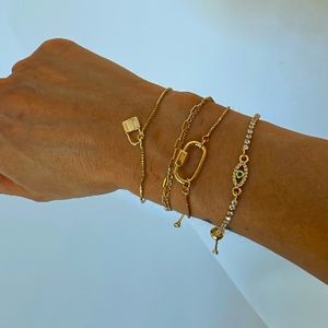 Lock adjustable bracelet